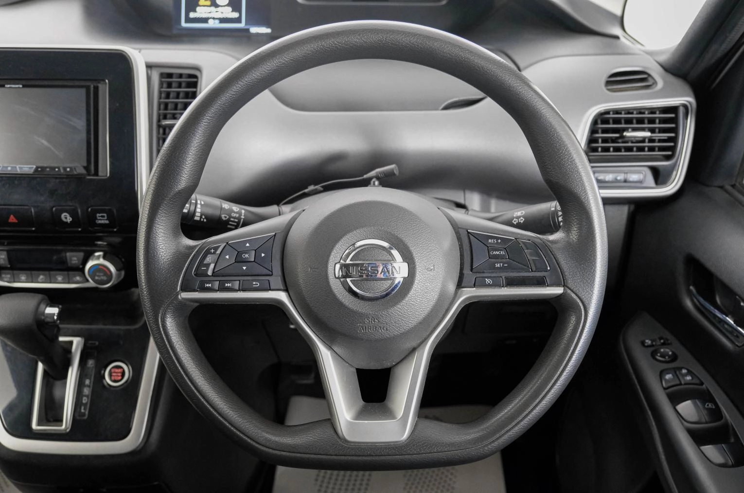 Nissan Serena 16 из 23