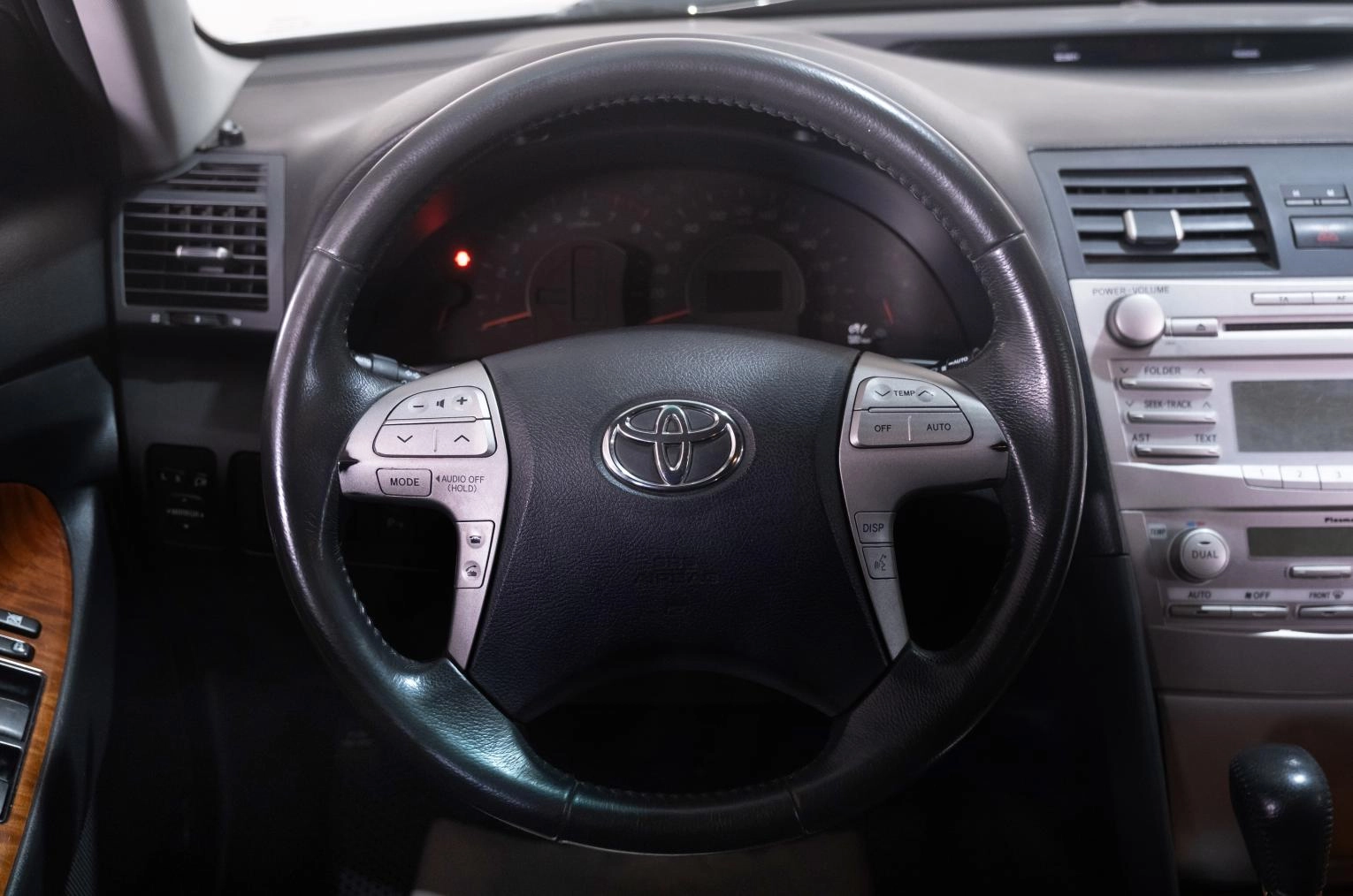 Toyota Camry 13 из 21