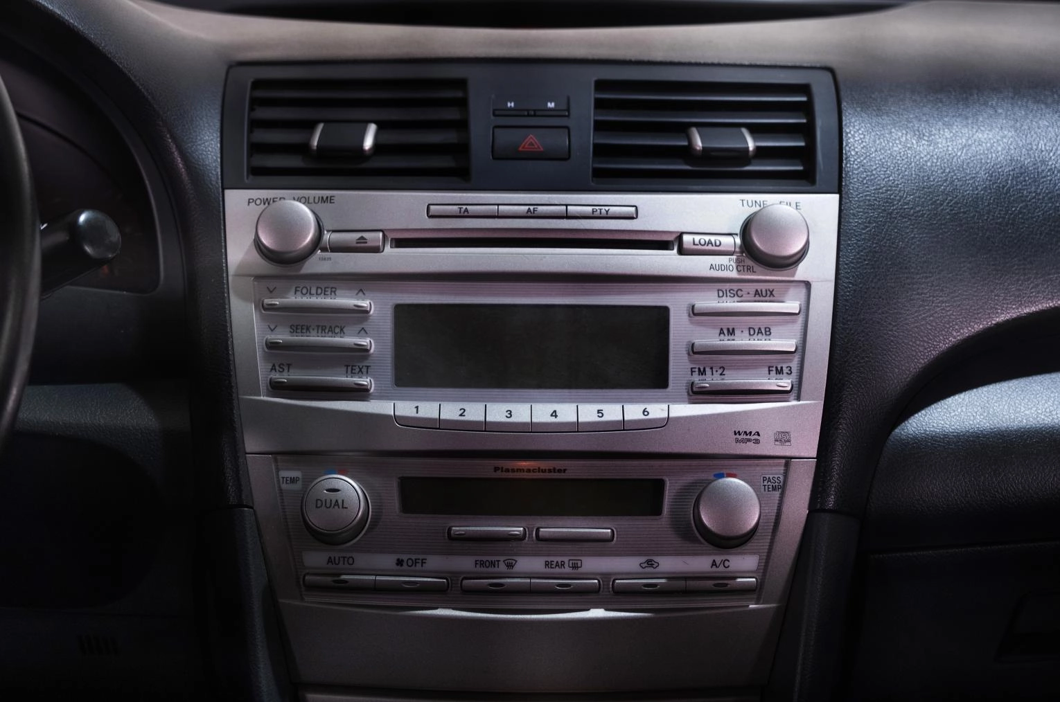 Toyota Camry 16 из 21