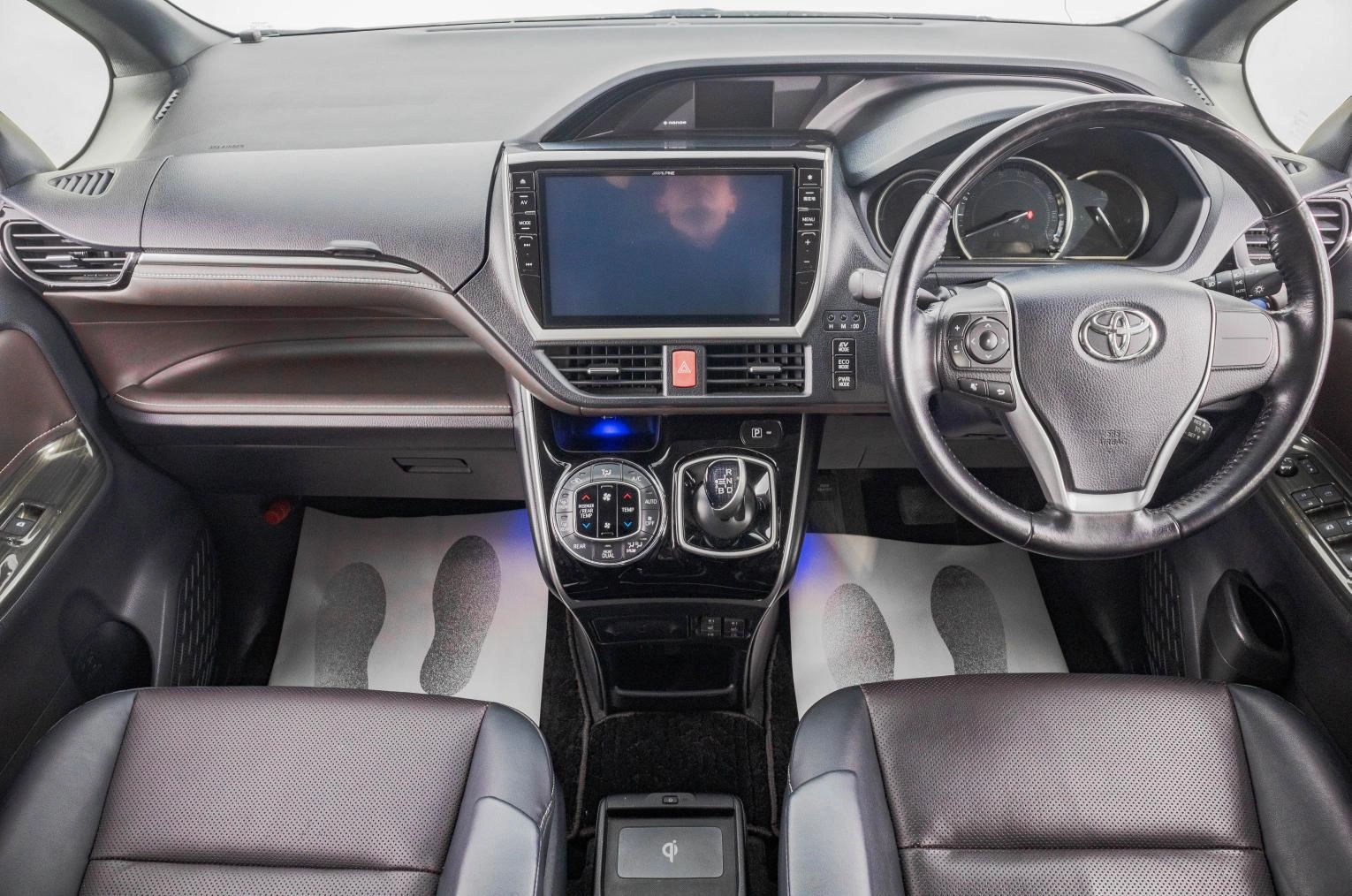 Toyota Esquire 10 из 32