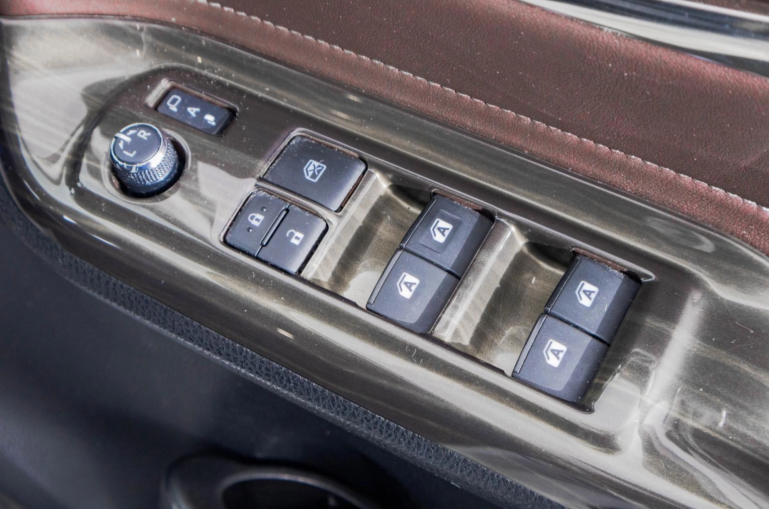 Toyota Esquire 12 из 32