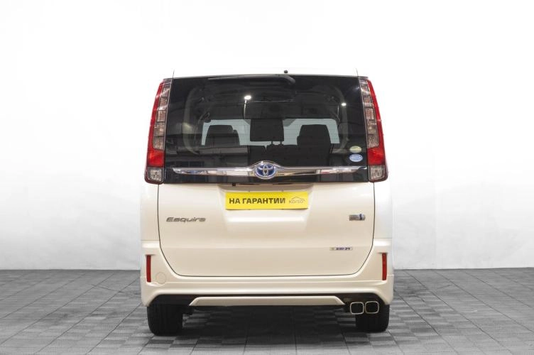 Toyota Esquire 5 из 5