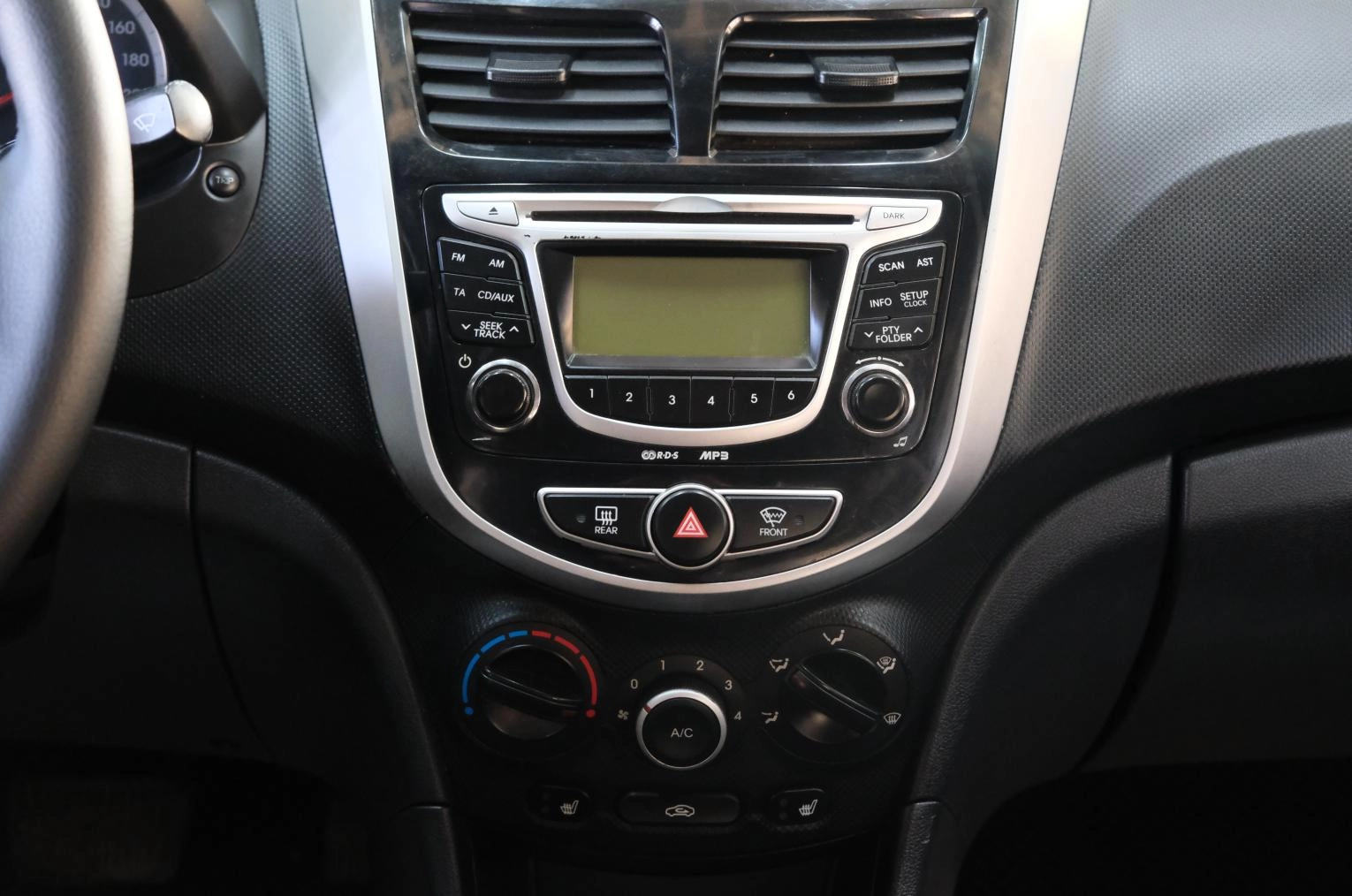 Hyundai Solaris 18 из 25