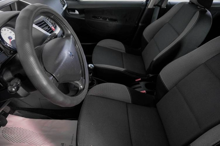 Peugeot 207 8 из 20
