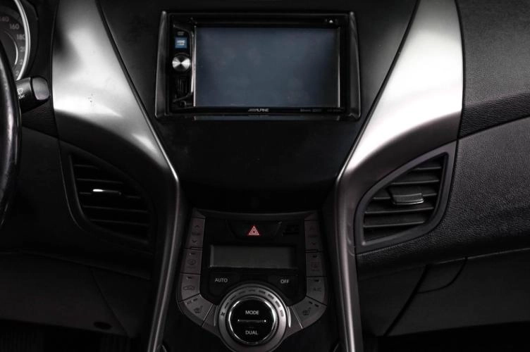 Hyundai Avante 13 из 19