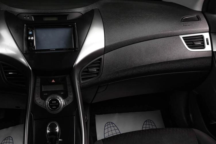 Hyundai Avante 15 из 19