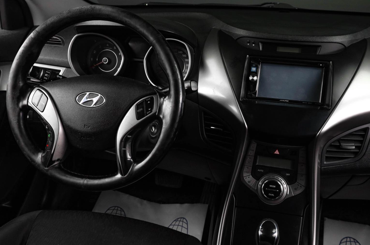 Hyundai Avante 16 из 19