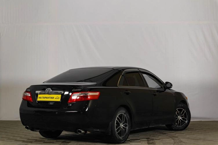 Toyota Camry 4 из 5