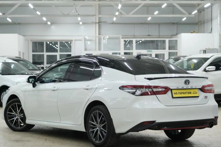 Toyota Camry 4 из 5