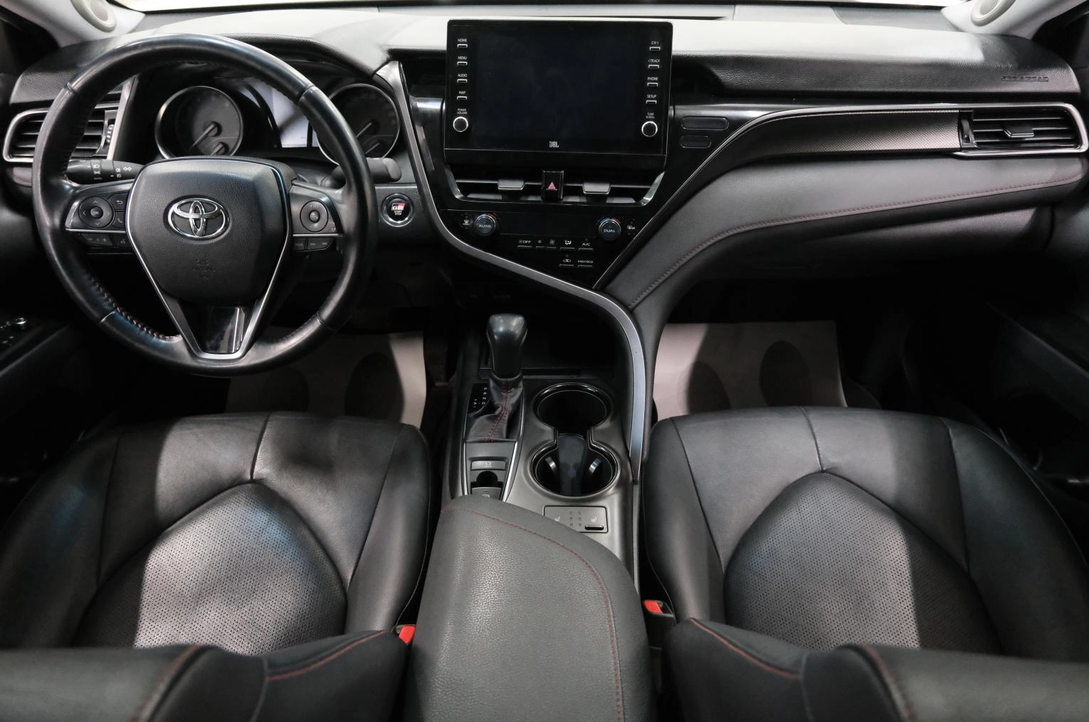 Toyota Camry 15 из 23