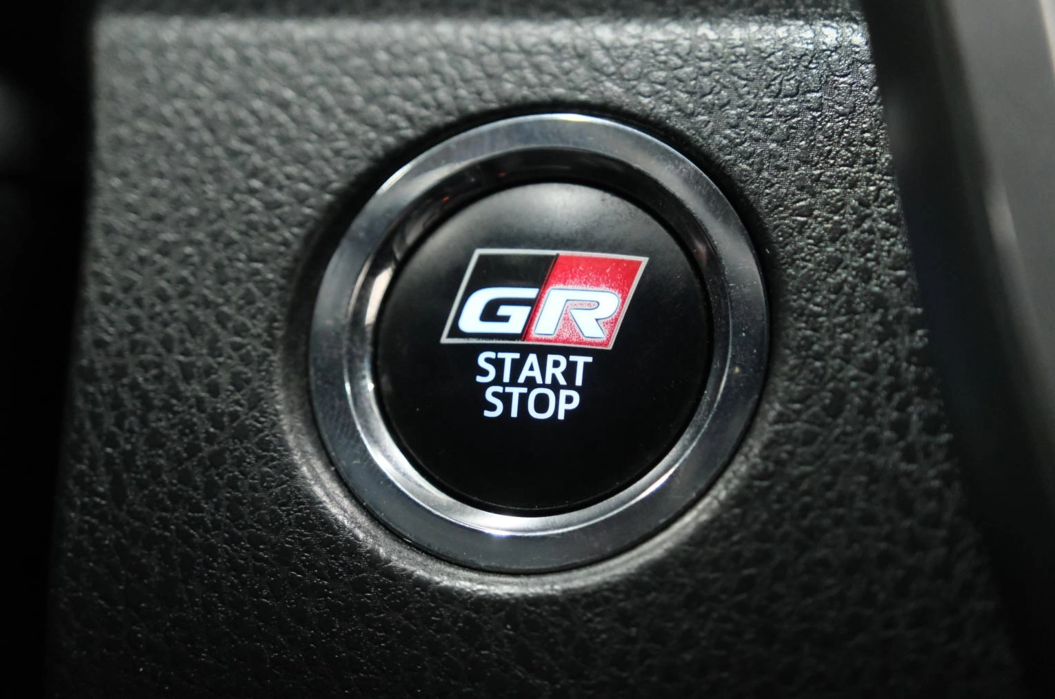 Toyota Camry 14 из 23