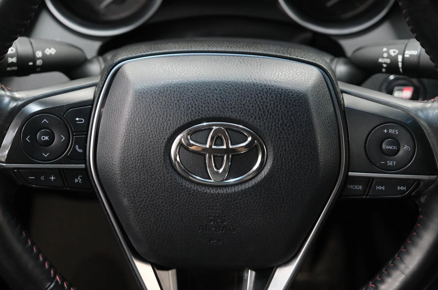 Toyota Camry 13 из 23