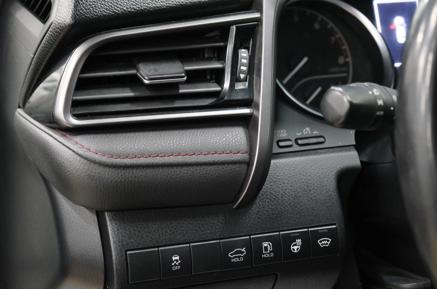 Toyota Camry 9 из 23