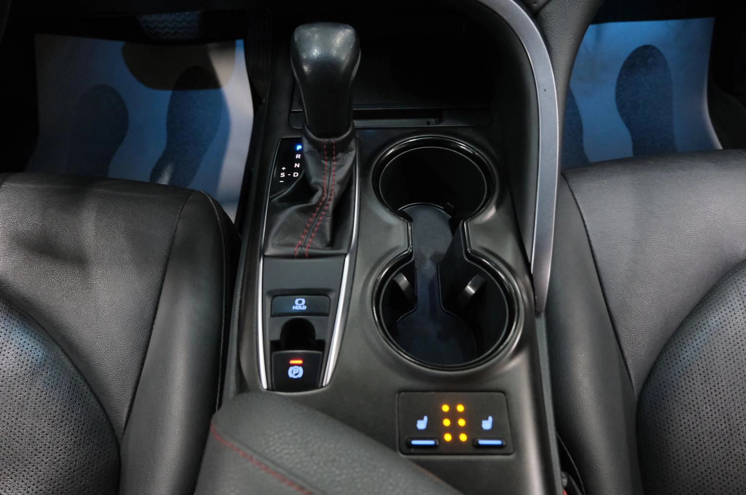 Toyota Camry 17 из 23