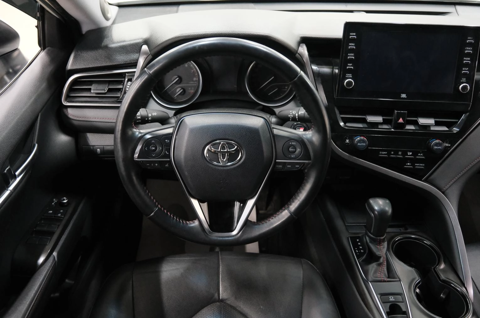 Toyota Camry 12 из 23