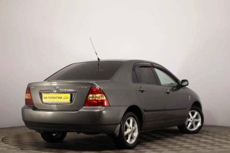 Toyota Corolla 4 из 5