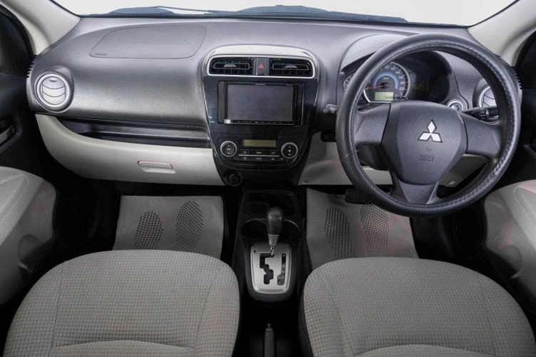Mitsubishi Mirage 13 из 22