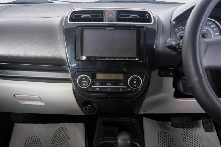 Mitsubishi Mirage 16 из 22