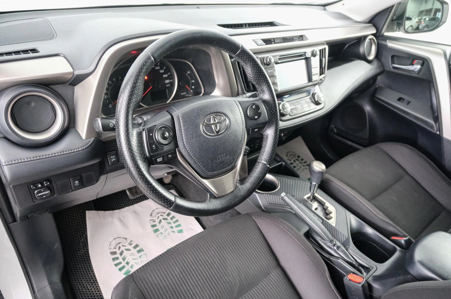 Toyota RAV4 8 из 22