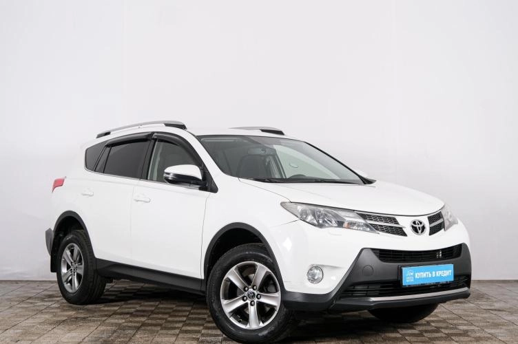 Toyota RAV4 2015 года