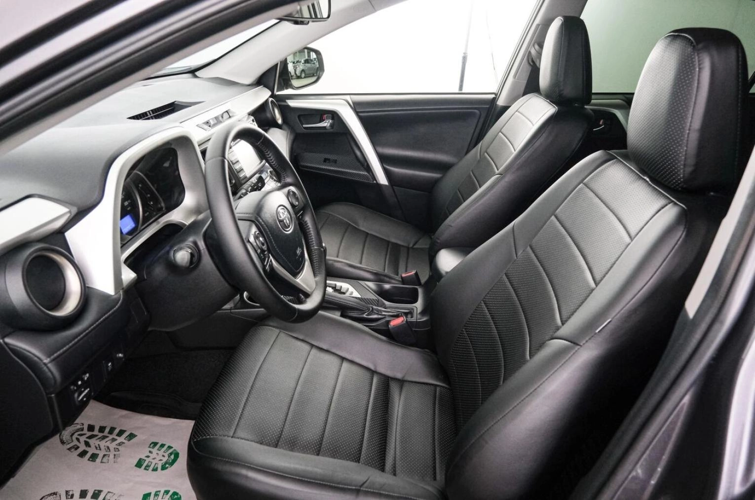 Toyota RAV4 8 из 20