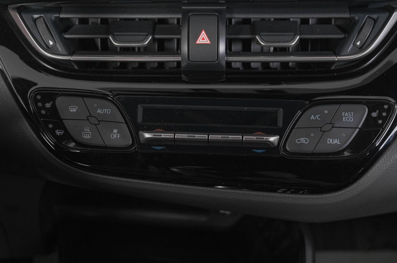 Toyota C-HR 21 из 26