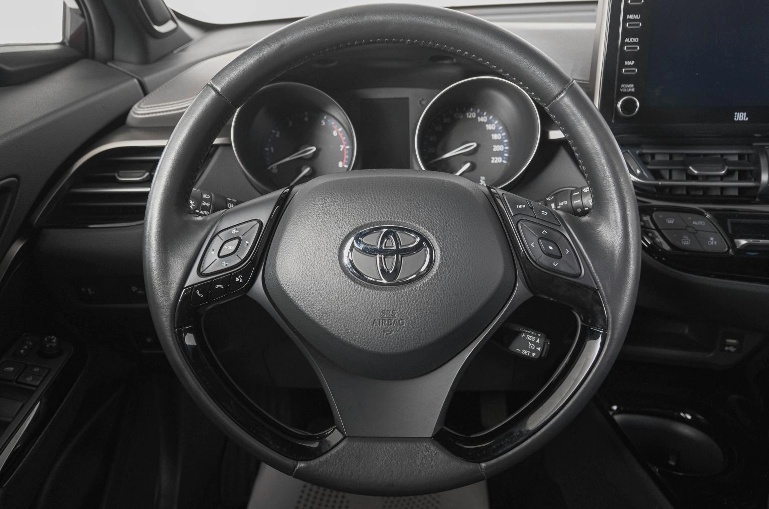 Toyota C-HR 15 из 26