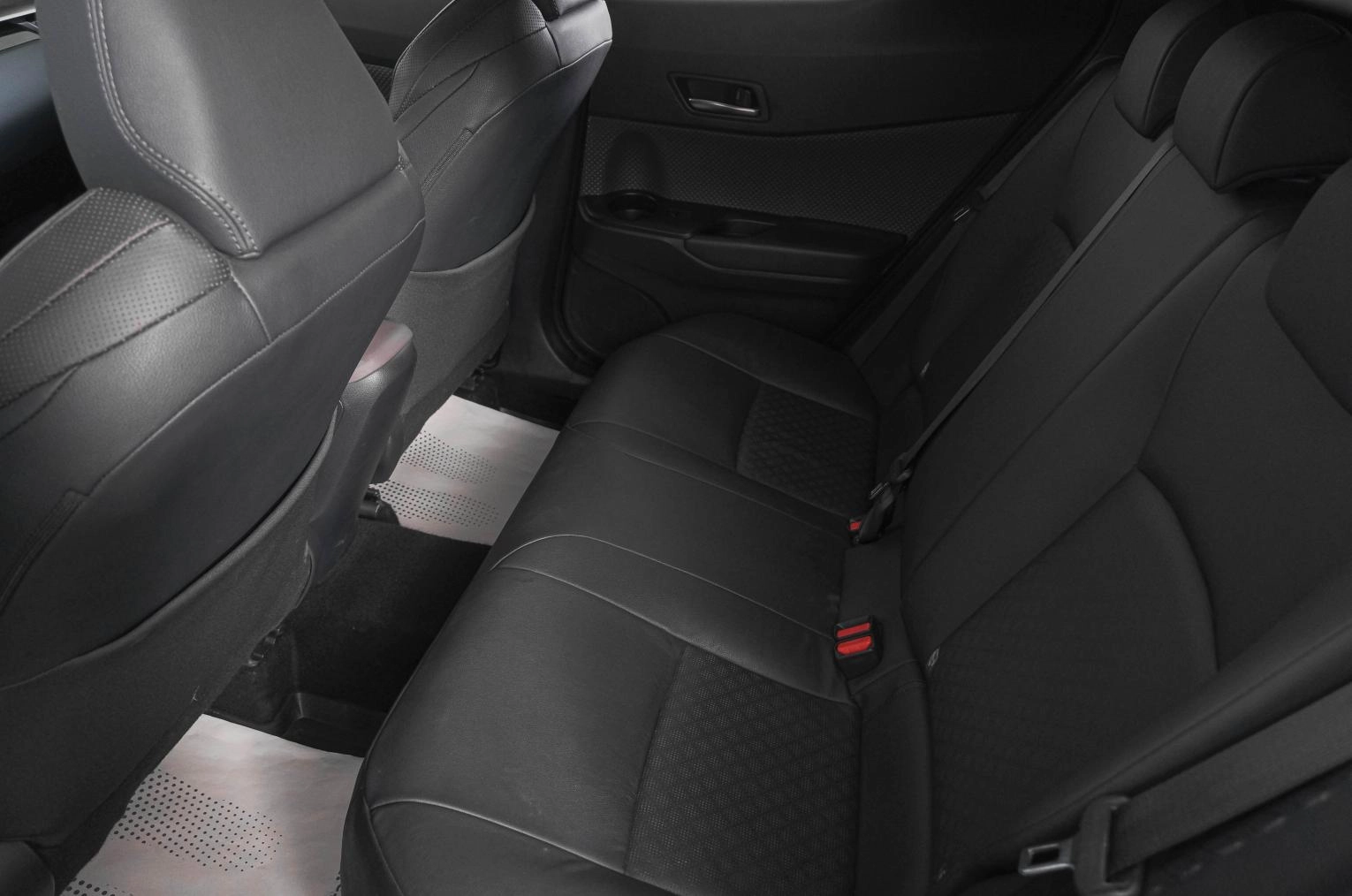 Toyota C-HR 9 из 26