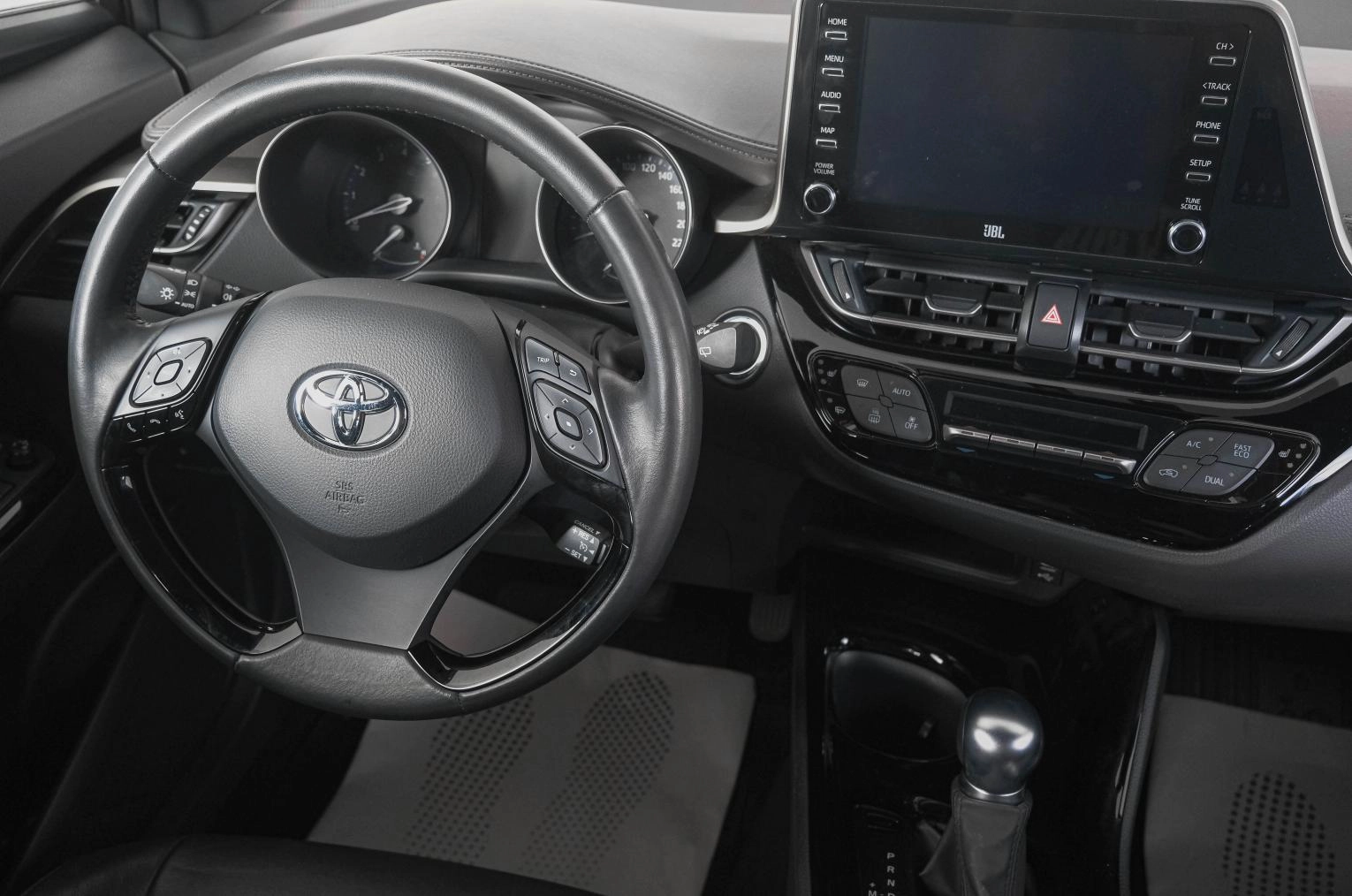 Toyota C-HR 12 из 26