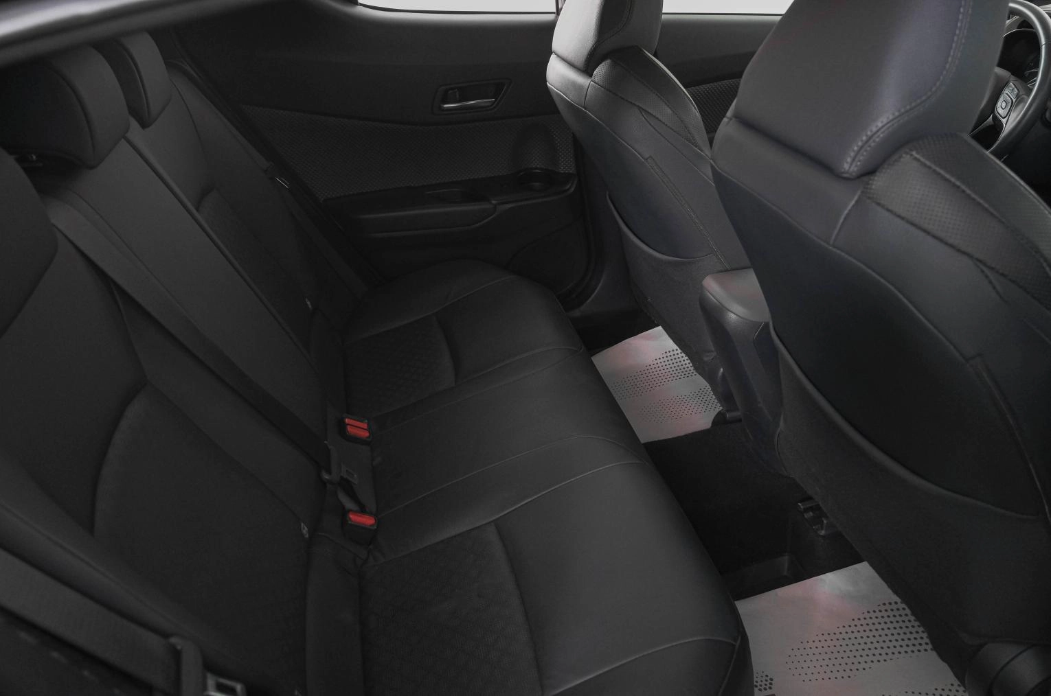 Toyota C-HR 10 из 26