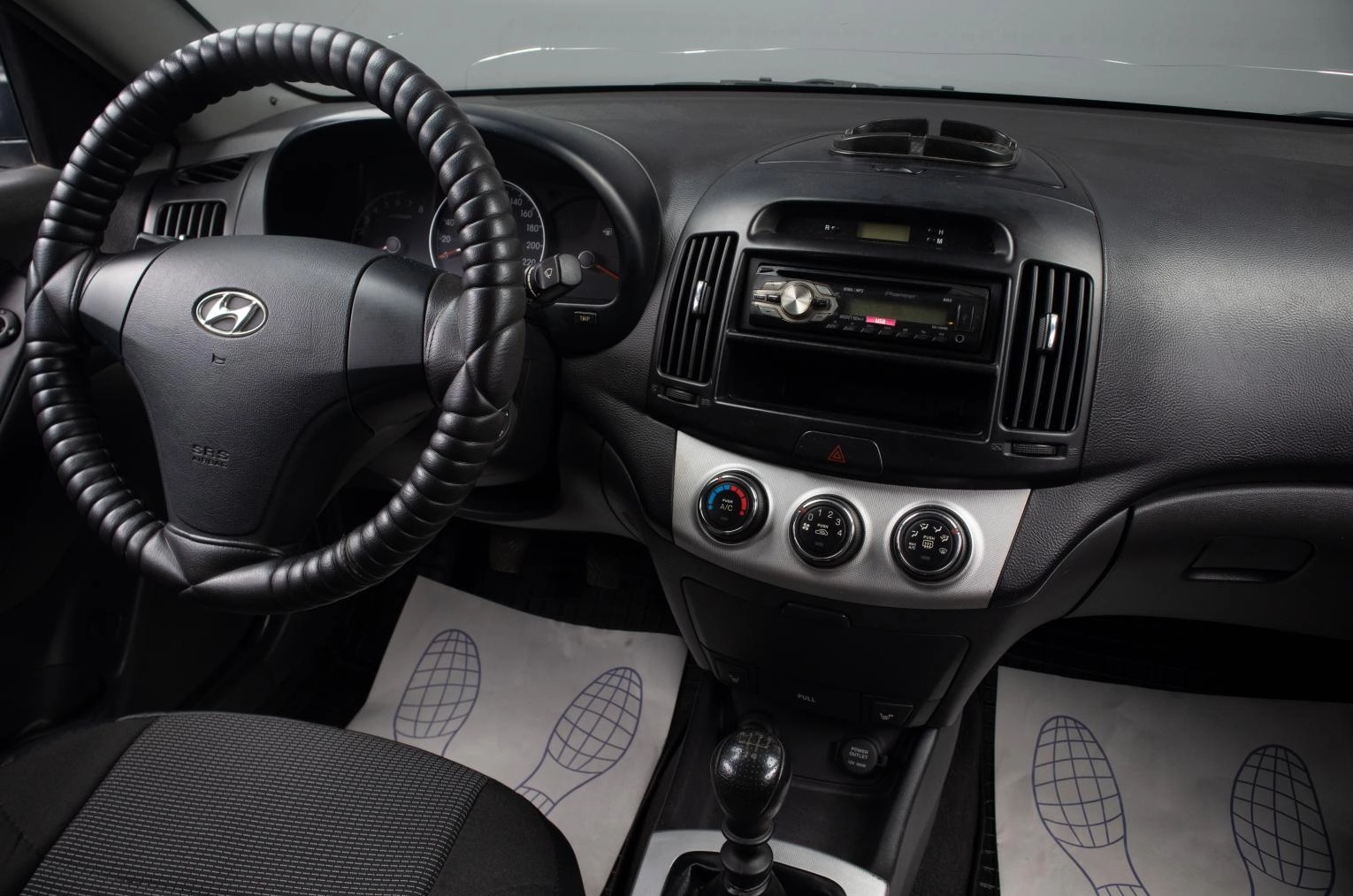 Hyundai Elantra 9 из 16