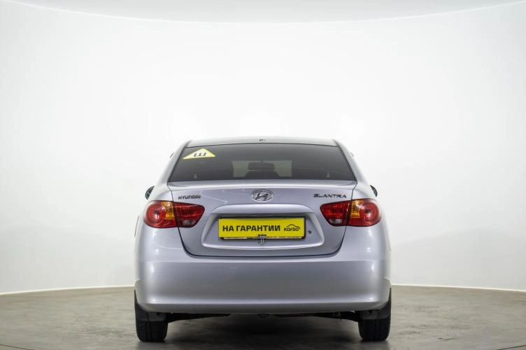 Hyundai Elantra 5 из 6
