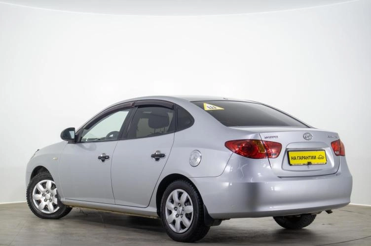 Hyundai Elantra 6 из 6