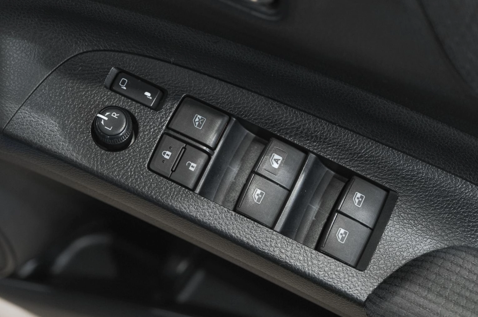 Toyota Sienta 15 из 23