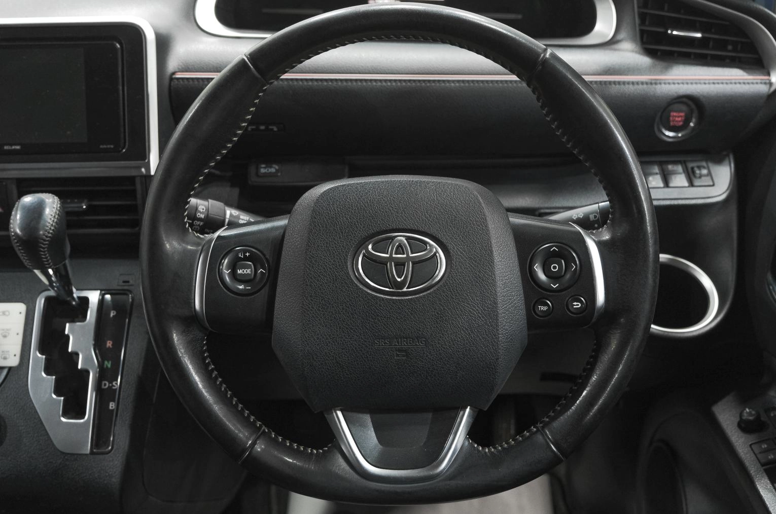 Toyota Sienta 12 из 23