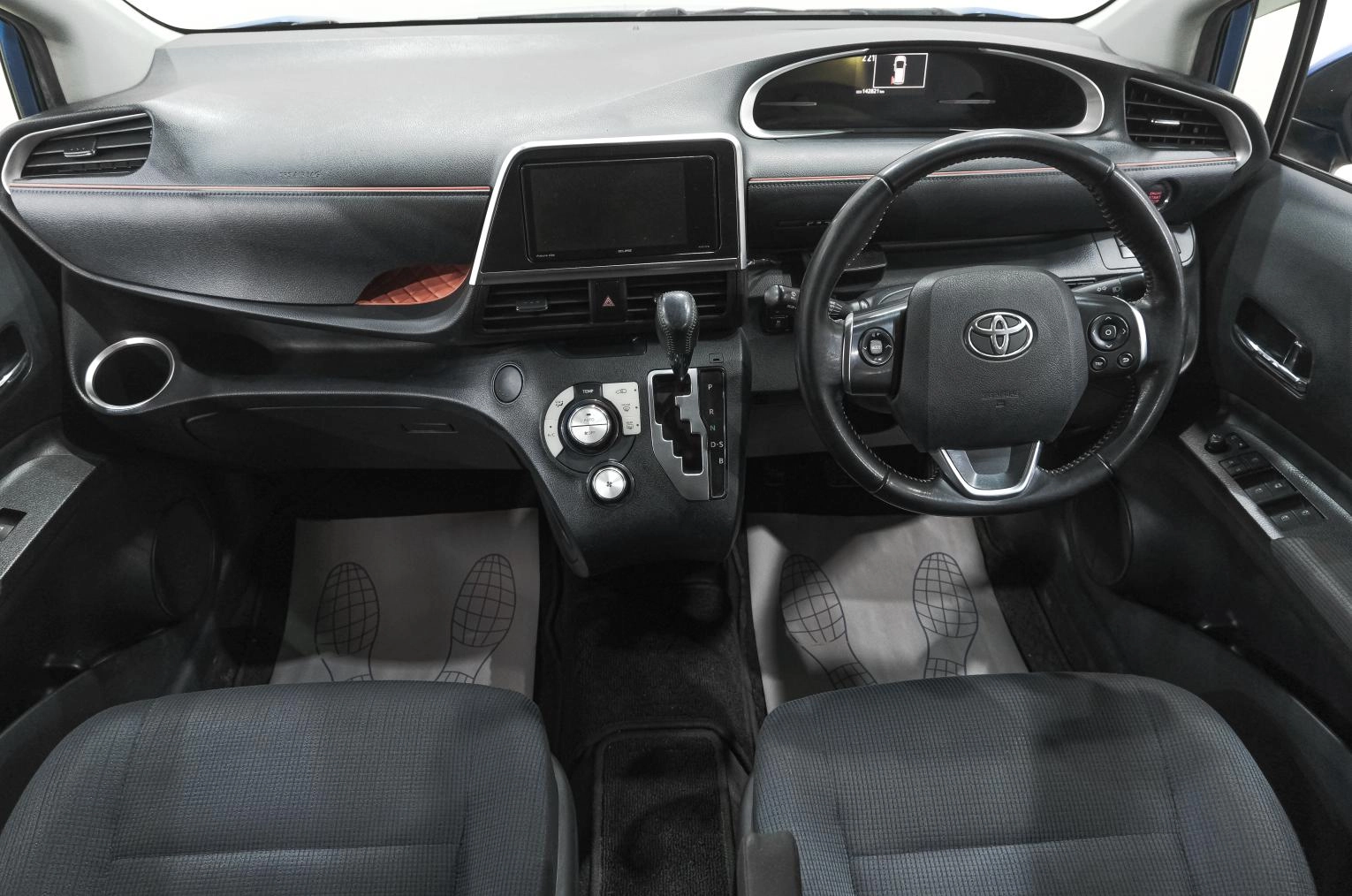 Toyota Sienta 11 из 23