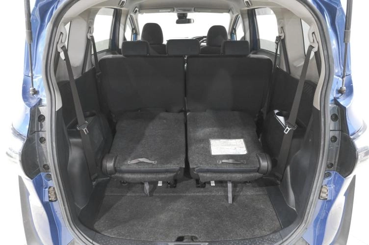 Toyota Sienta 23 из 23