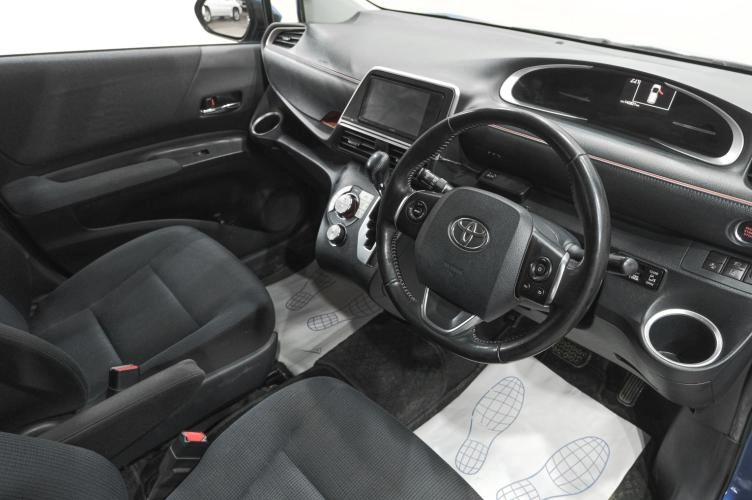 Toyota Sienta 8 из 23