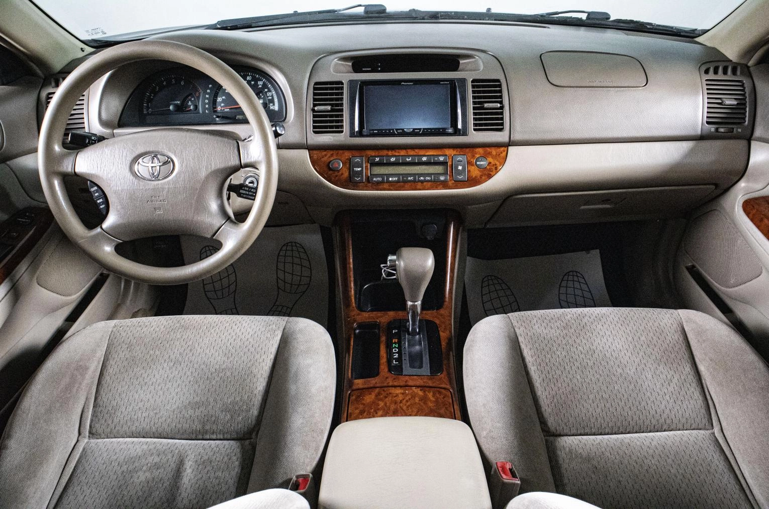 Toyota Camry 15 из 20