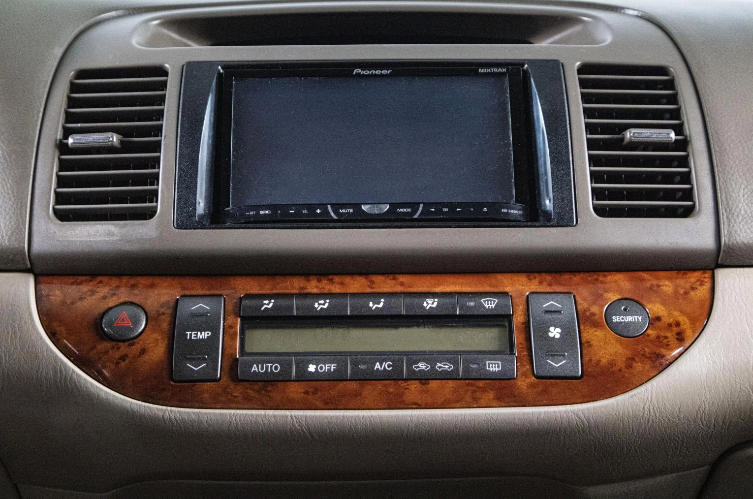 Toyota Camry 16 из 20