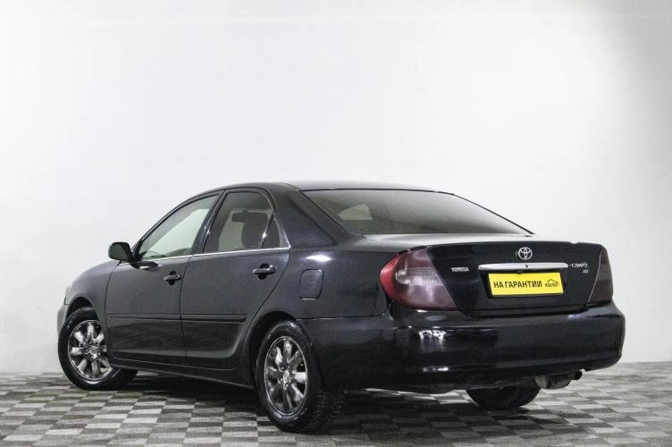 Toyota Camry 6 из 6