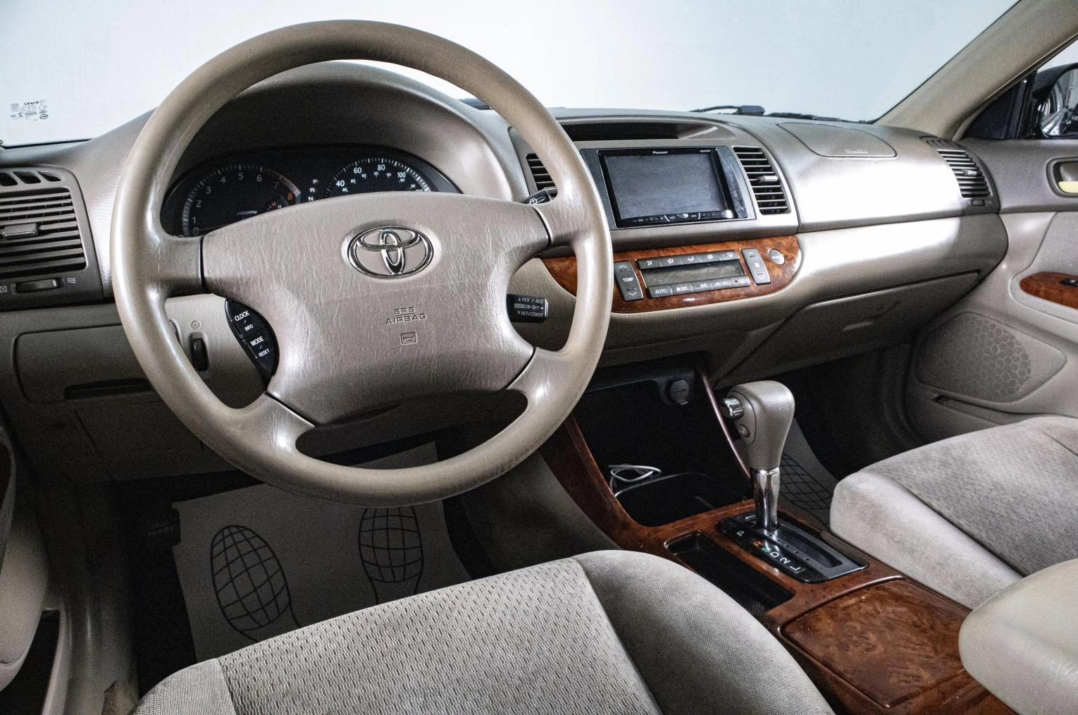 Toyota Camry 14 из 20