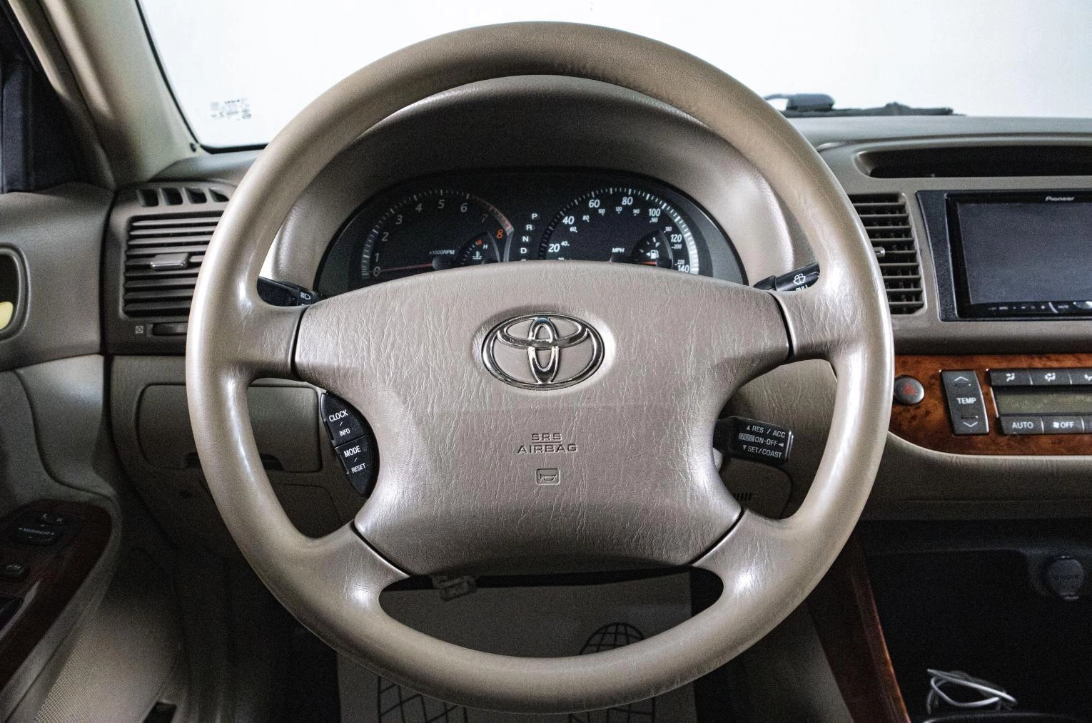 Toyota Camry 12 из 20