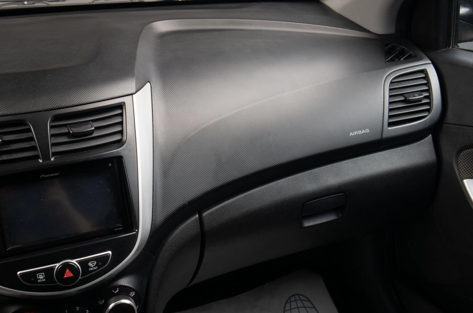 Hyundai Solaris 11 из 17