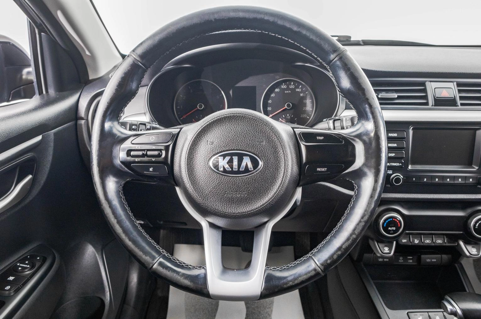 KIA Rio 14 из 27
