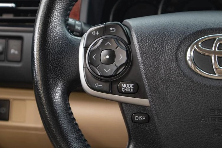 Toyota Camry 16 из 29