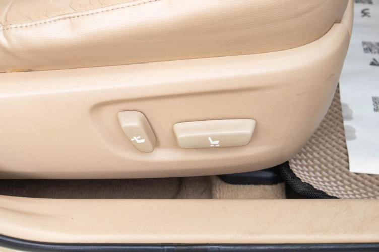 Toyota Camry 26 из 29