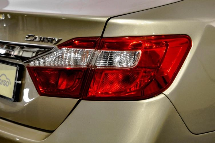 Toyota Camry 9 из 29