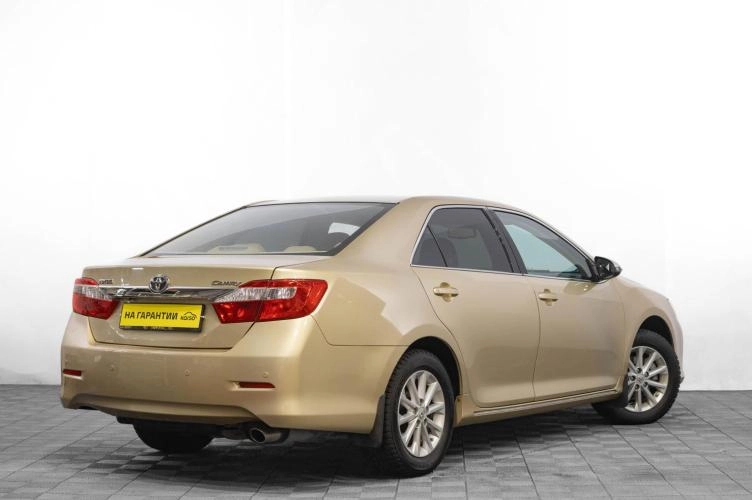 Toyota Camry 4 из 29
