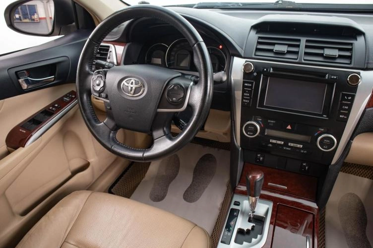 Toyota Camry 19 из 29